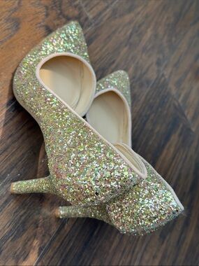 Jessica Simpson Glistening ✨ Glitter Pointed-Toe Pumps in Gold